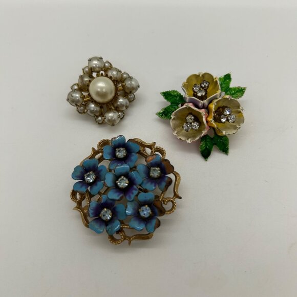 Vintage Floral Brooch Lot Blue Flower Pearl  3D Enamel Pin Rhinestones Retro - Picture 3 of 11